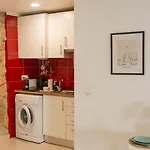 Apartment For 2 Just 250m From Largo Intendente *
