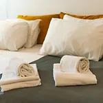 Apartment For 2 Just 250m From Largo Intendente *
