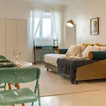 Apartment For 2 Just 250m From Largo Intendente *