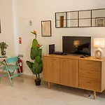 Apartment For 2 Just 250m From Largo Intendente *