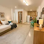 Apartment For 2 Just 250m From Largo Intendente *