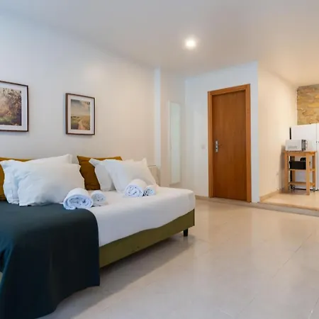 Apartment For 2 Just 250m From Largo Intendente Lisbon