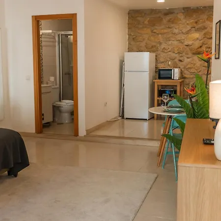 Apartment For 2 Just 250m From Largo Intendente *